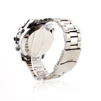 Orologio argento con telecamera IR e memoria interna da 32 GB