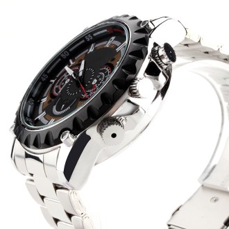 Orologio argento con telecamera IR e memoria interna da 32 GB