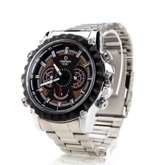 Orologio argento con telecamera IR e memoria interna da 32 GB