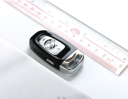 Mini registratore vocale nascosto in una chiave dell’auto – dimensioni
